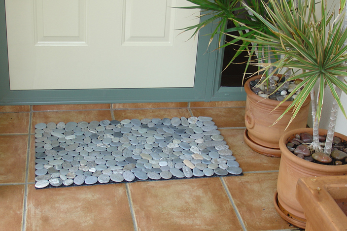 Small stone floor mat
